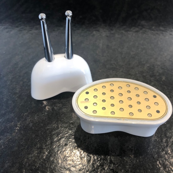 Nuface Trinity Pro-Lip/Eye and Wrinkle Reducer attachment included - Picture 2 of 5